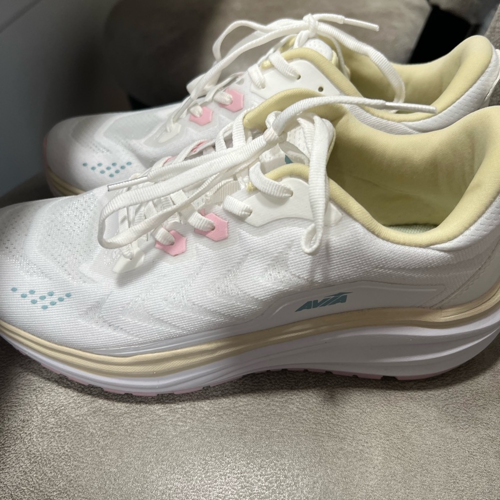 AVIA size 8.5 - Picture 2 of 3